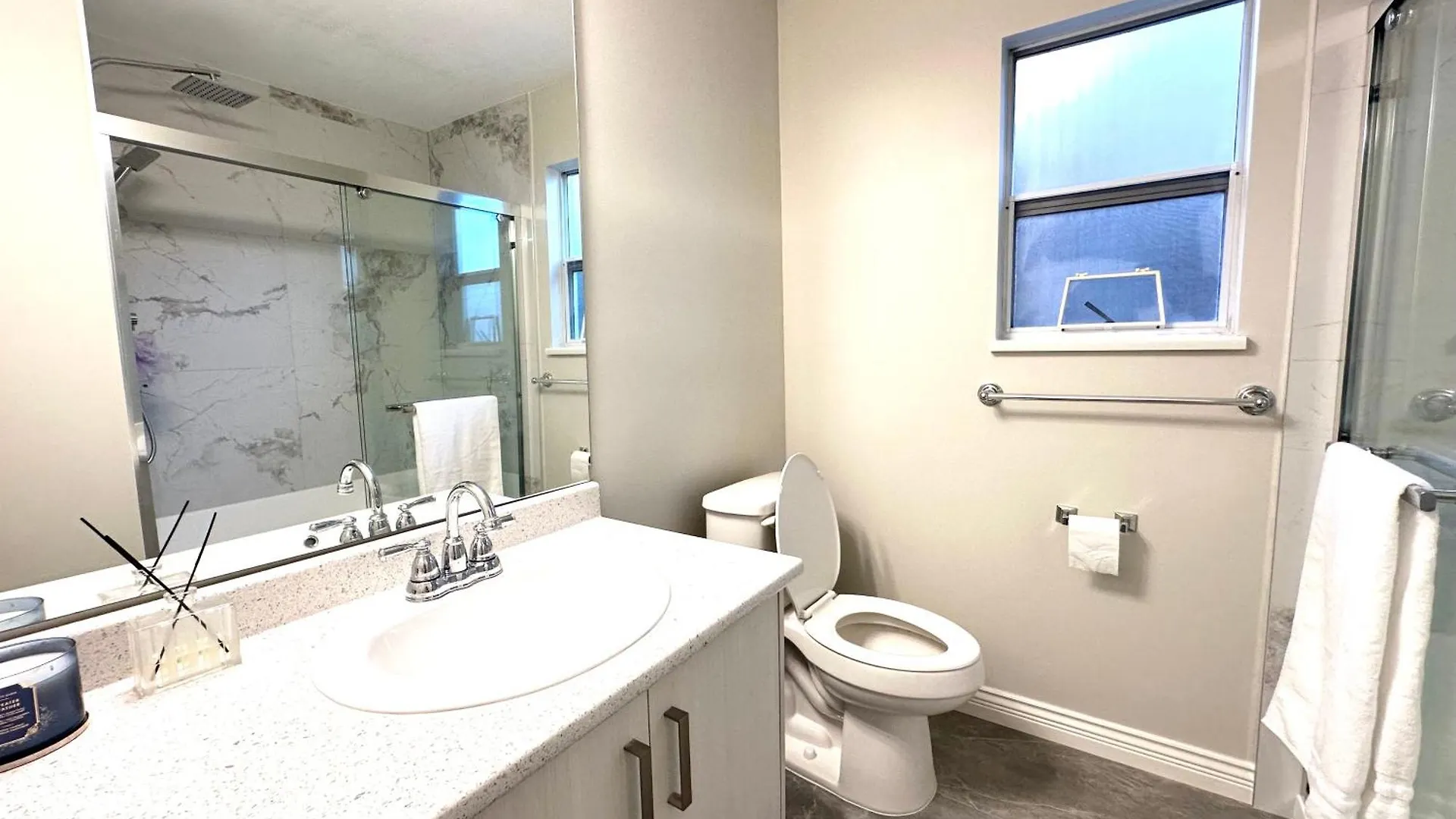 Newly Renovated 2 Bed 1 Bath In Ladner Bc Hotel Delta