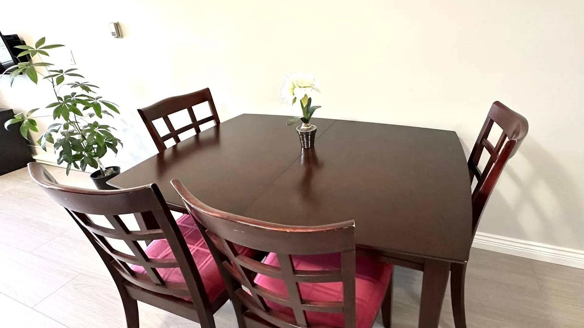 Newly Renovated 2 Bed 1 Bath In Ladner Bc Hotel Delta Canada
