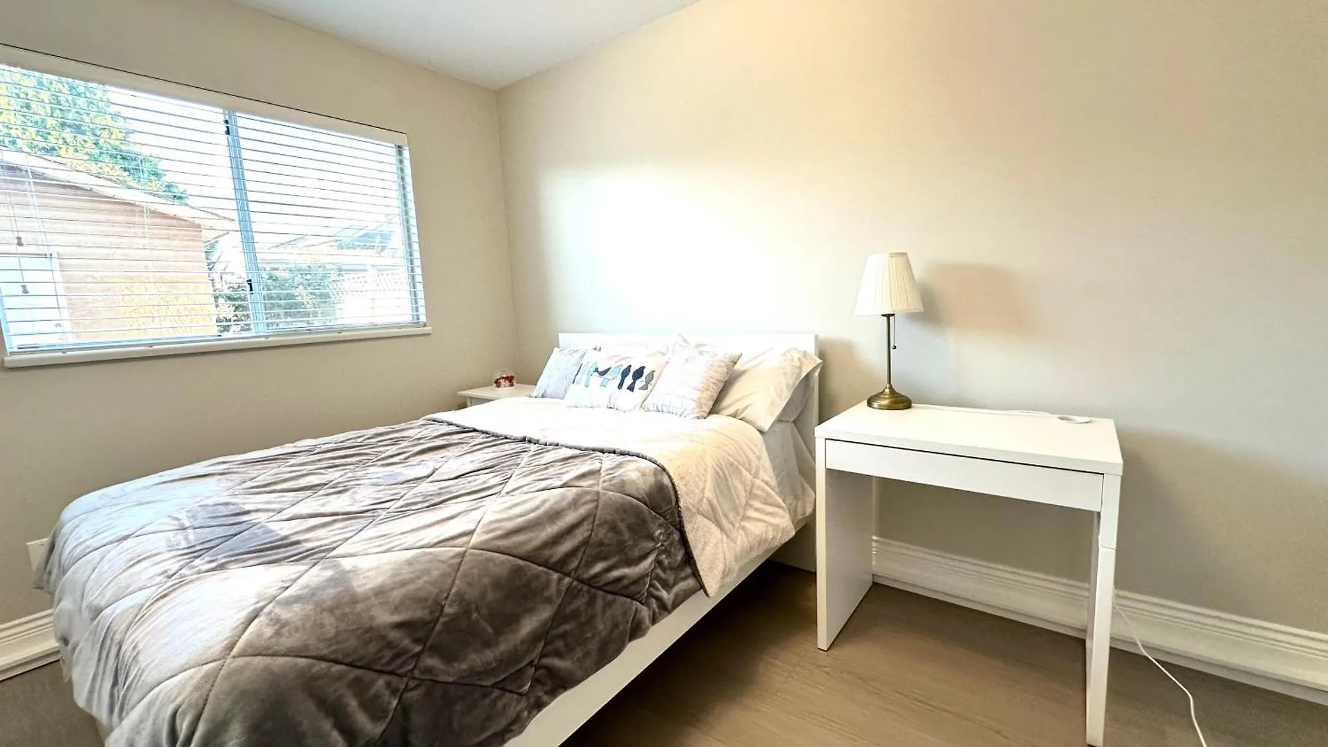 Newly Renovated 2 Bed 1 Bath In Ladner Bc Hotel Delta 0*,  Canada
