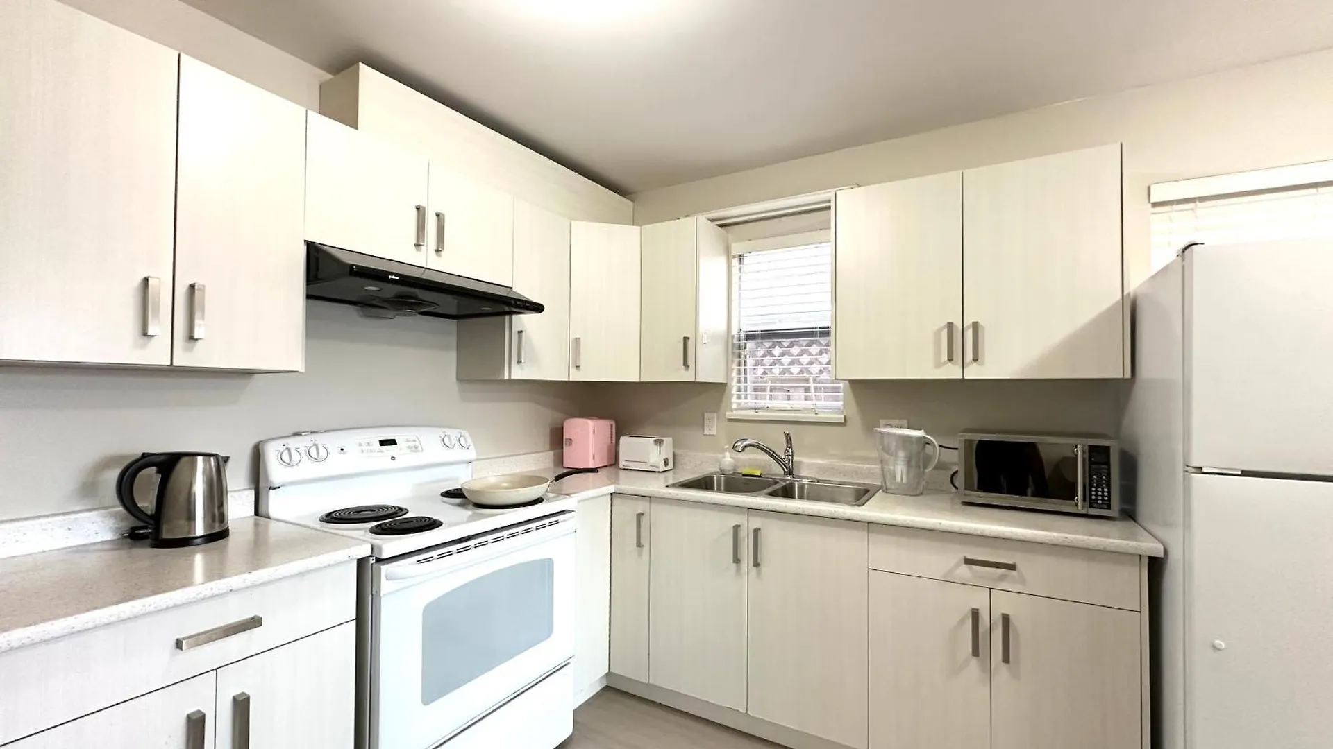 Newly Renovated 2 Bed 1 Bath In Ladner Bc Hotel Delta